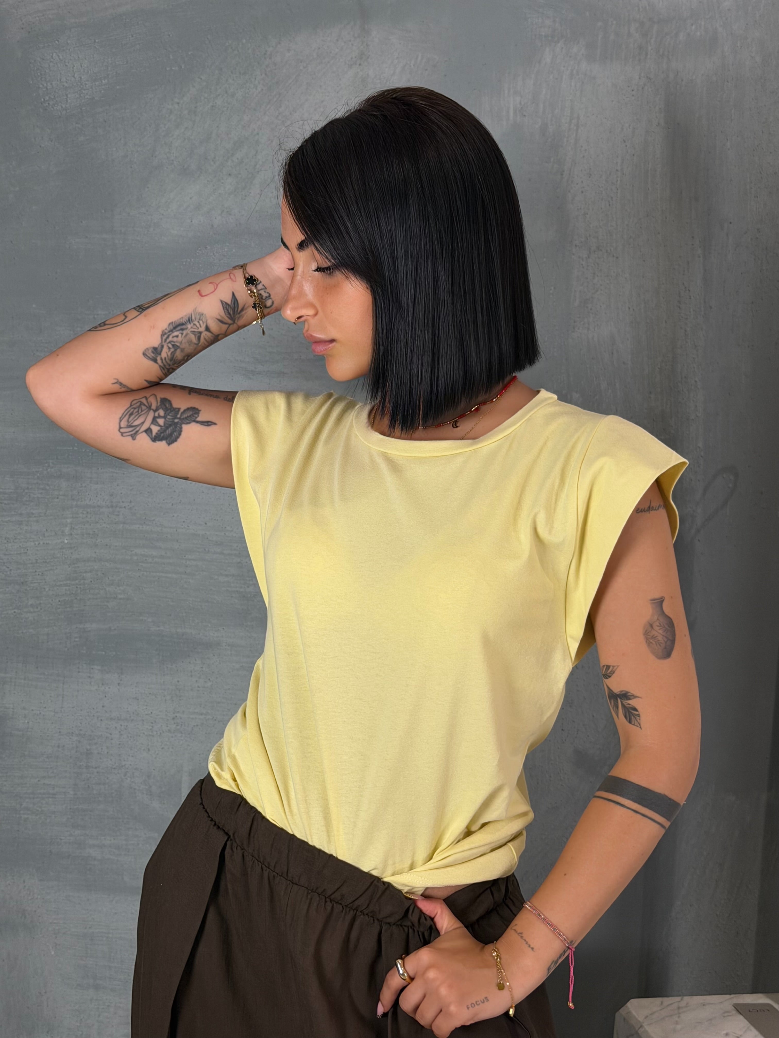 T shirt. VIRGI butter