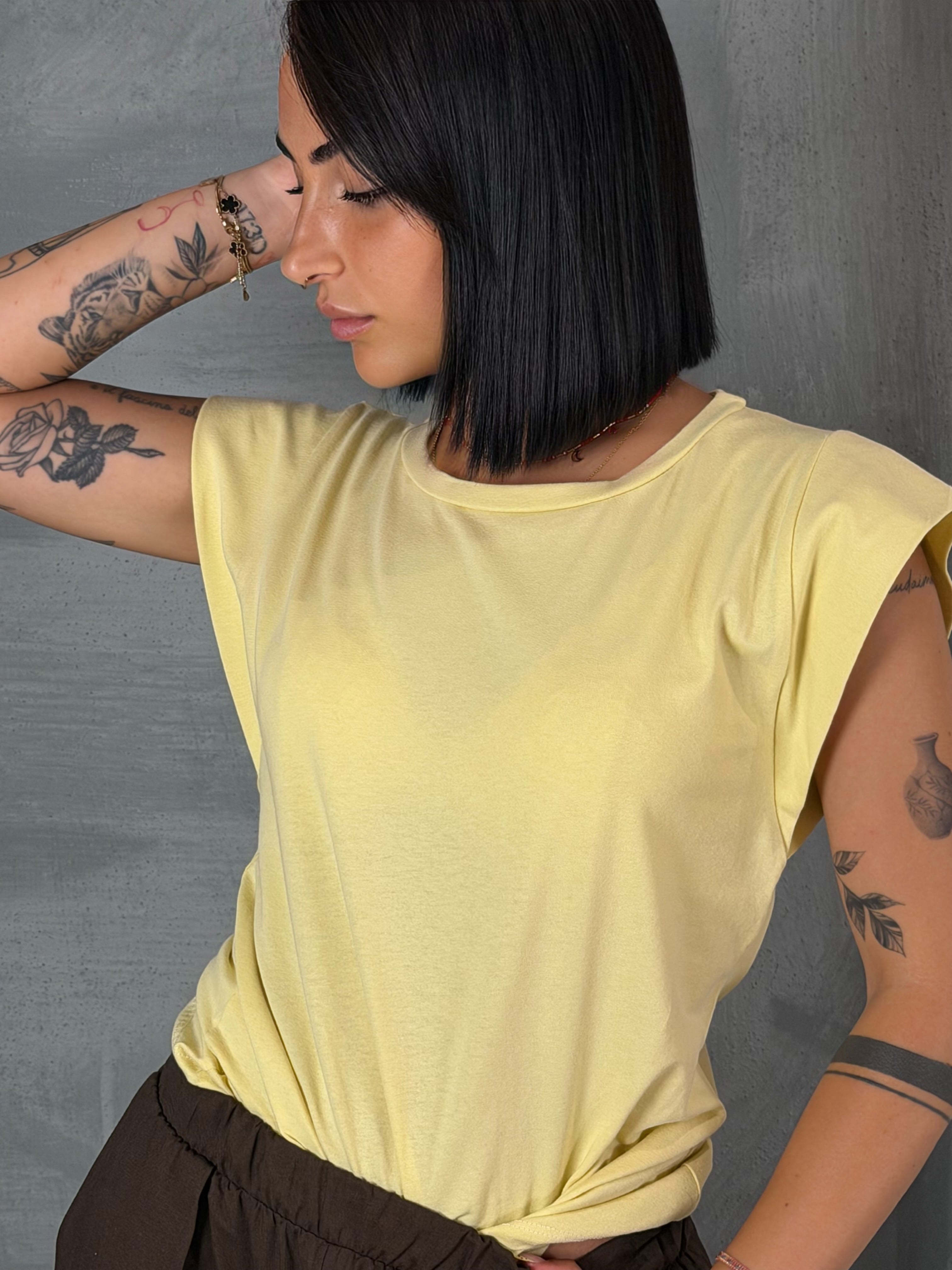 T shirt. VIRGI butter